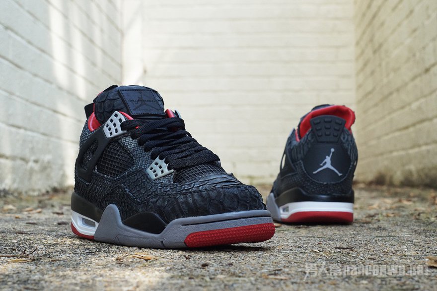 Air Jordan 4 Bred