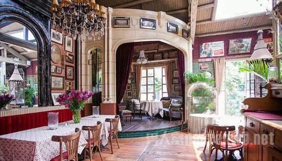 С͢ La Petite Fontaine