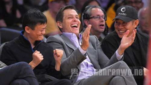 马云跟李连杰同看NBA