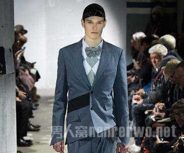 ñ (Comme des Garcons) װ
