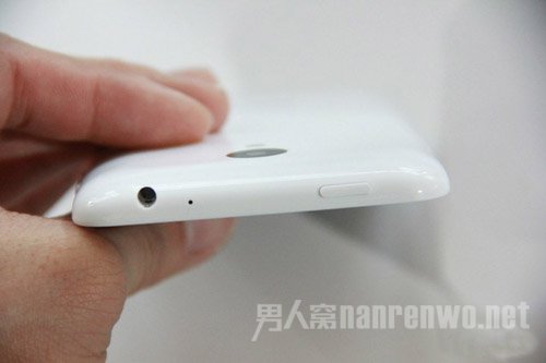 魅蓝耳机孔俯视