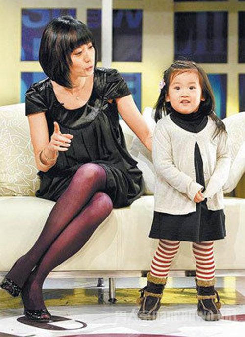 贾静雯和女儿上节目