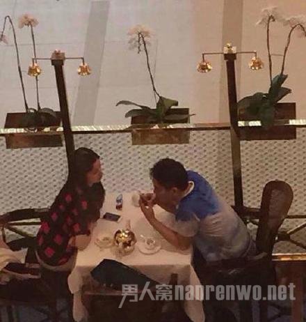 奶茶妹妹章泽天和东京CEO刘强东浓情复合