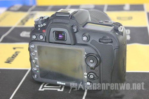 ῵D7100