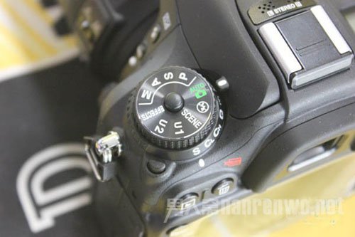 ῵D7100