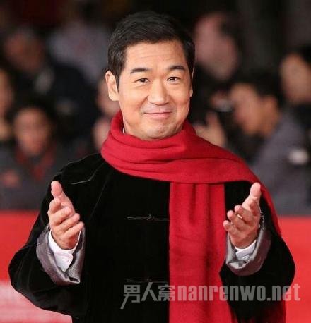 张国立成龙同台心情不错