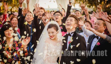王栎鑫婚礼现场撒花