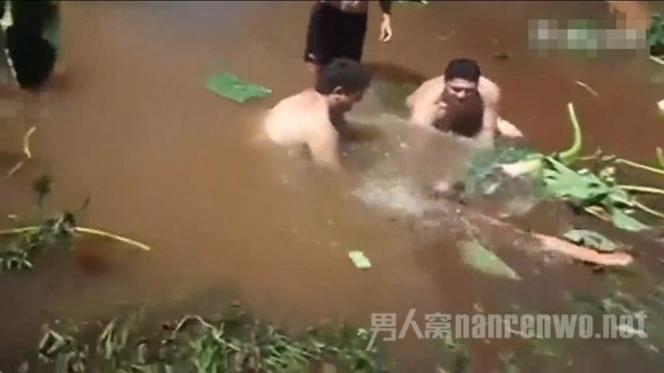 另一名男子也被吸走