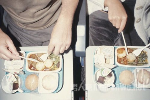 飞机餐难吃，与高空环境影响味蕾敏感度也有关系