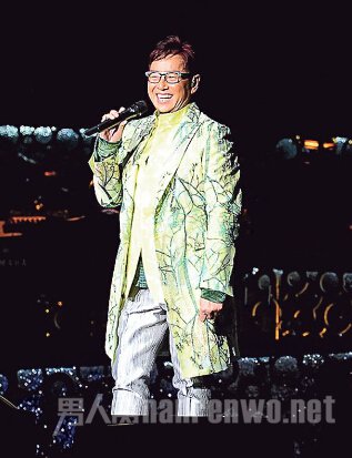 谭咏麟入行40年演唱会 大谈吻过不少MV女主