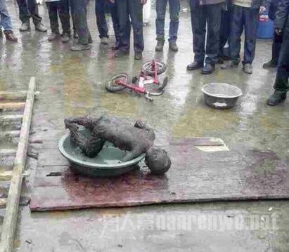 孩子被火烧死