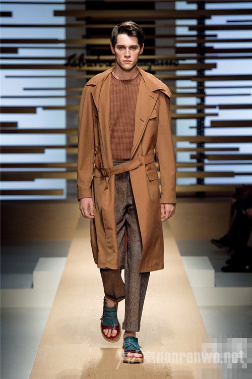 Burberry ProrsumLouis Vuittonϵ