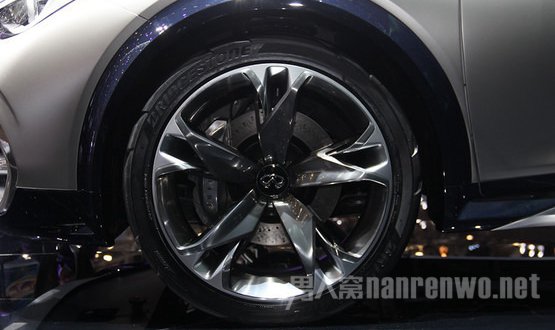 英菲尼迪QX30