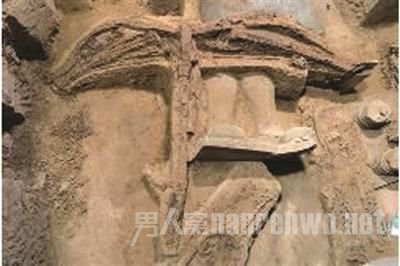 秦兵马俑一号坑出土的弓弩