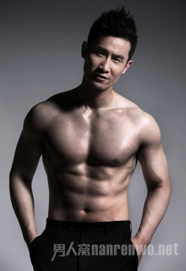 肌肉男