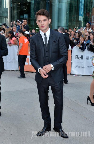׶(Jeremy Irvine)