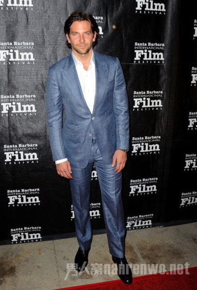 (Bradley Cooper)