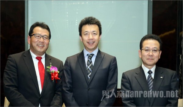 　　从右到左分别是田中达也、笔者和的富士通CEO梶山正树