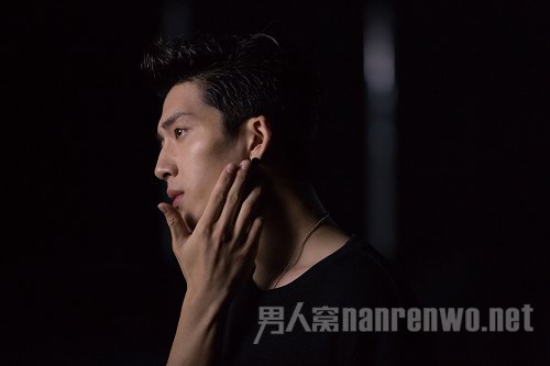 鲜肉井柏然也注重肌肤护理
