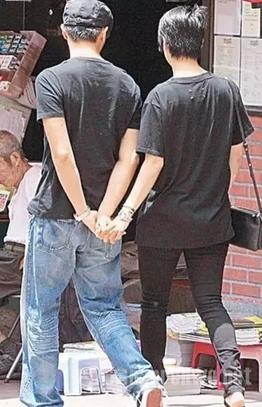 我只想与一个人尾指一勾