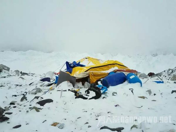 尼泊尔地震珠峰雪崩