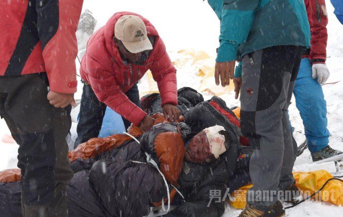 尼泊尔地震珠峰雪崩