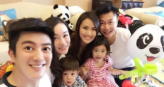 霍思燕杜江一家与李小鹏一家的合影