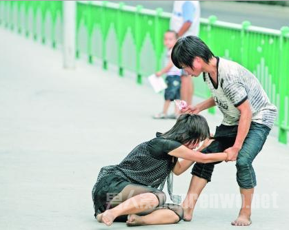 情侣打架（图文无关）