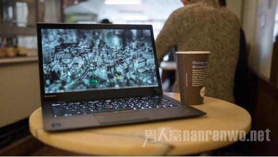 2015款X1 Carbon超极本是西装领带的商务范 配得上高价格