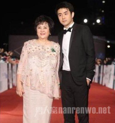 甄珍为保护儿子隐瞒离婚消息20年