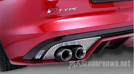 捷豹F-Type排气管位置采用了不锈钢网格的装饰件