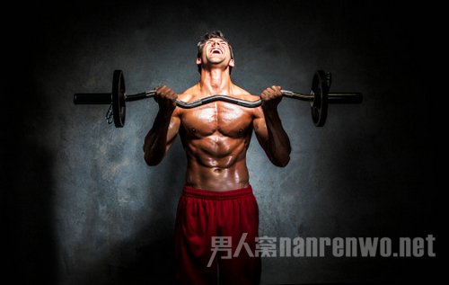 拥有健硕肌肉的男人