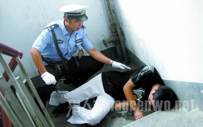 醉汉上错楼认错媳妇儿