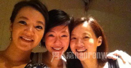 阿雅与小S曾宝仪贴面照