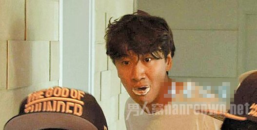 李光洙刷牙中