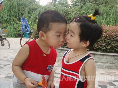 丈夫疑妻出轨 杀死妻子生的2岁龙凤胎