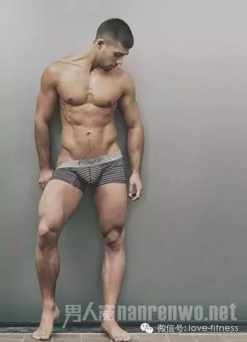 肌肉型男