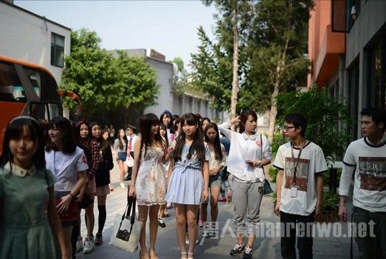 95后女生当街拳打男闺蜜