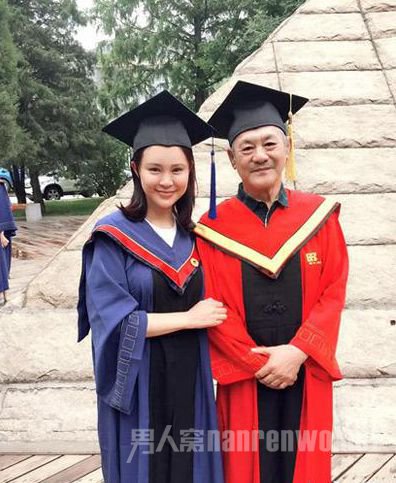 关悦毕业照