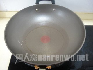 锅里倒油