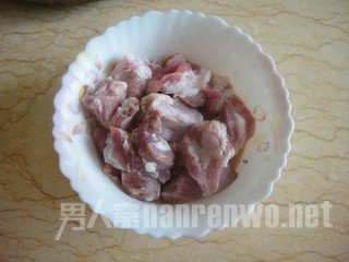 猪肋排用清水泡清血水