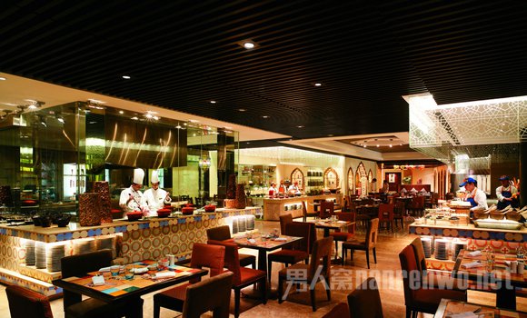 饭店女收银员假借退菜中饱私囊 短短数月获利17万