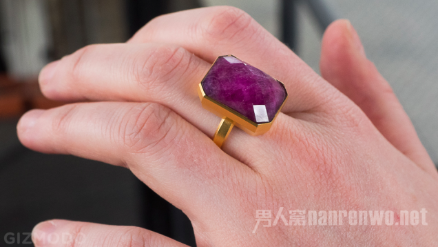 戴上Ringly智能戒指