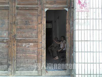 陈晓雯的爷爷、奶奶都已年迈