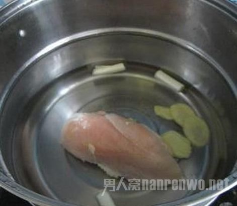 生的鸡胸肉