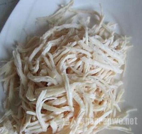 把鸡肉撕成条