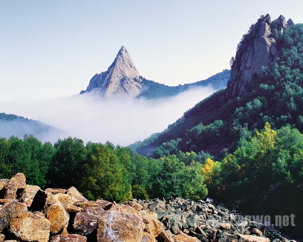 清凉世界的雾灵金山