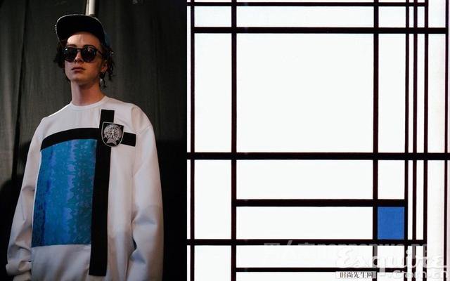 Liam Hodges Spring/Summer 2016  VS ɻ ɵﰲ(Piet Mondrian)1937ƷComposition with Blue