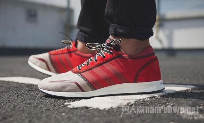  adidas Originals 撞色运动鞋红款