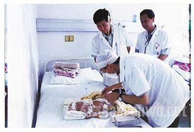 19年前，医生给谷桥治疗